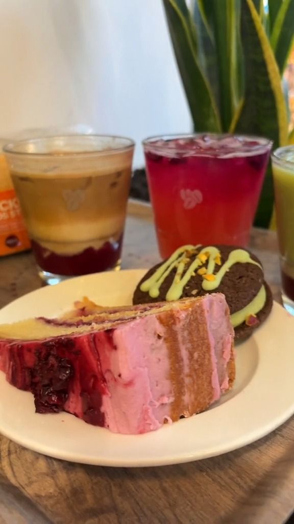 POV: it’s a sunny shopping day and @costacoffee 's summer menu is calling ☀️🧋🍓#LivingstonDesignerOutlet #CostaCoffee #SummerVibes